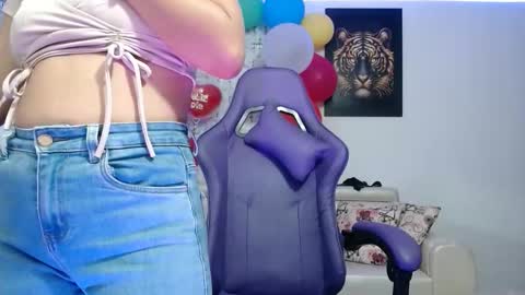 Snapshot of hot_sexy_bunny chatting on 10.20.25 hot sexy bunny online show from 10.20.25