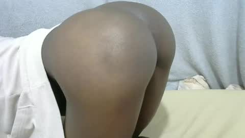 Snapshot of hot_shayla chatting on 06.10.26 esiiii online show from 06.10.26
