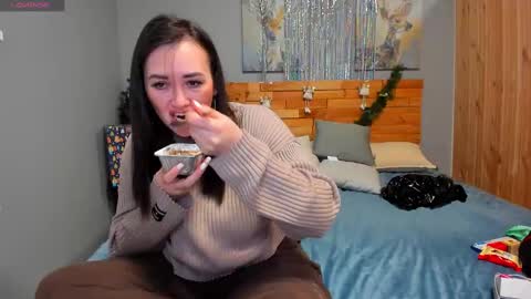 Snapshot of hot_squirtgirl chatting on 12.15.24 Vasilisa online show from 12.15.24