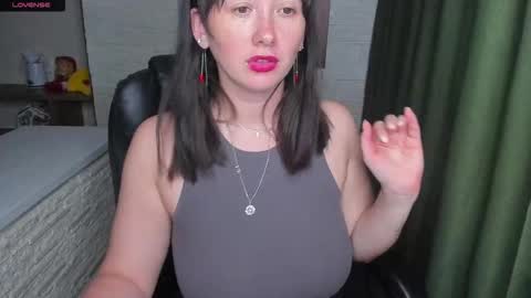 Snapshot of hot_squirtgirl chatting on 09.29.25 Vasilisa online show from 09.29.25