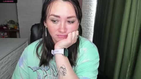 Snapshot of hot_squirtgirl chatting on 11.12.25 Vasilisa online show from 11.12.25