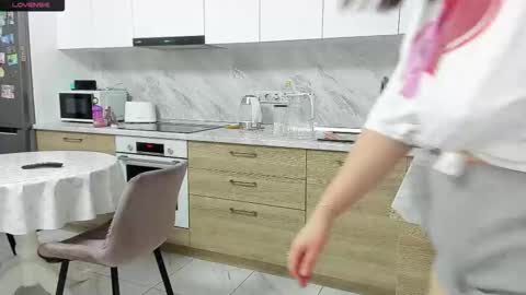 Snapshot of hot_squirtgirl chatting on 11.26.25 Vasilisa online show from 11.26.25