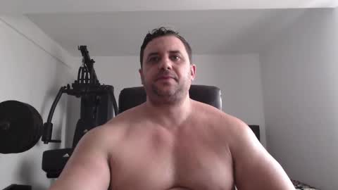 Snapshot of hot_stefano1 chatting on 02.14.25 Stefano.. online show from 02.14.25