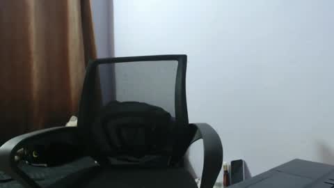 Snapshot of hotandpower10 chatting on 01.11.25 Hot and PowerHOPE U MISS ME online show from 01.11.25