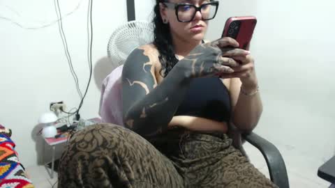 Snapshot of hotandpower10 chatting on 09.28.25 Hot and PowerHOPE U MISS ME online show from 09.28.25