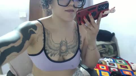 Snapshot of hotandpower10 chatting on 10.06.25 Hot and PowerHOPE U MISS ME online show from 10.06.25