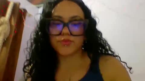 Snapshot of hotandpower10 chatting on 10.11.25 Hot and PowerHOPE U MISS ME online show from 10.11.25