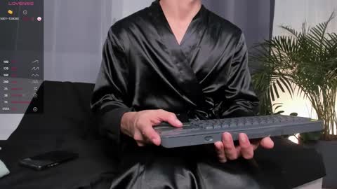 Snapshot of hotay_ chatting on 01.31.25 Andrew xdres08 online show from 01.31.25