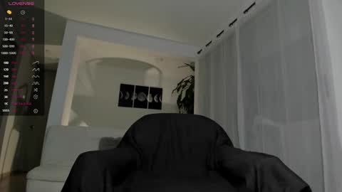 Snapshot of hotay_ chatting on 03.11.25 Andrew xdres08 online show from 03.11.25