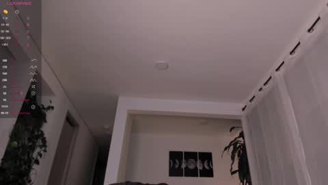 Snapshot of hotay_ chatting on 10.01.25 Andrew xdres08 online show from 10.01.25