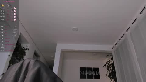 Snapshot of hotay_ chatting on 10.02.25 Andrew xdres08 online show from 10.02.25