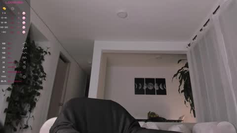 Snapshot of hotay_ chatting on 10.12.25 Andrew xdres08 online show from 10.12.25