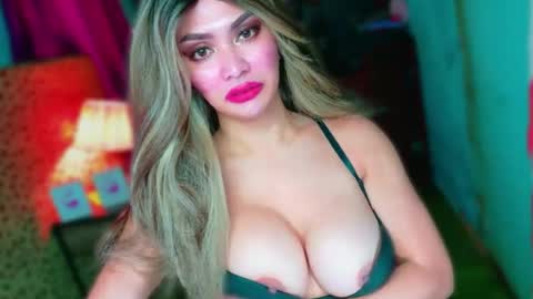 Snapshot of hotbabe_tanya chatting on 07.28.26 T A N Y A online show from 07.28.26