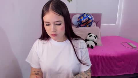 Snapshot of hotbbcwife chatting on 10.15.25 lesly and ander online show from 10.15.25