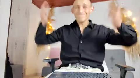 Snapshot of hotblue_98 chatting on 01.23.25 Red online show from 01.23.25