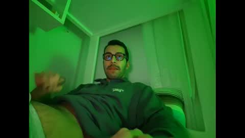 Snapshot of hotboy975334 chatting on 12.18.25 Alp online show from 12.18.25