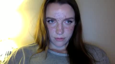 Snapshot of hoteffy chatting on 02.15.26 effy online show from 02.15.26