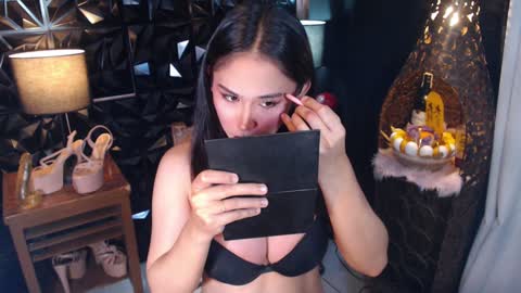 Snapshot of hotevatrans chatting on 01.03.25 EVA online show from 01.03.25