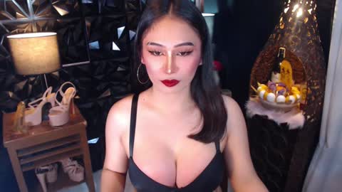 Snapshot of hotevatrans chatting on 01.03.25 EVA online show from 01.03.25