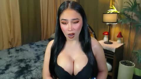 Snapshot of hotevatrans chatting on 11.05.25 EVA online show from 11.05.25