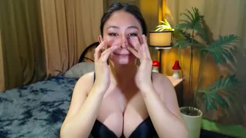 Snapshot of hotevatrans chatting on 11.09.25 EVA online show from 11.09.25