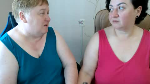 Snapshot of hotfiremommy chatting on 06.20.26 LimonkaFire online show from 06.20.26