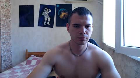 Snapshot of hotfitbboy_2001 chatting on 07.15.26 Alex online show from 07.15.26