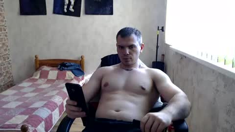 Snapshot of hotfitbboy_2001 chatting on 07.18.26 Alex online show from 07.18.26