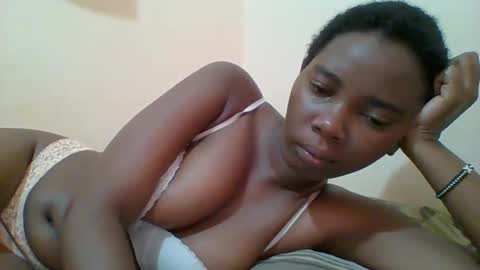 Snapshot of hotgodees chatting on 03.08.25 Queen online show from 03.08.25