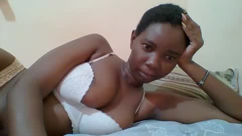 Snapshot of hotgodees chatting on 03.08.25 Queen online show from 03.08.25