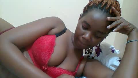 Snapshot of hotgodees chatting on 10.11.25 Queen online show from 10.11.25