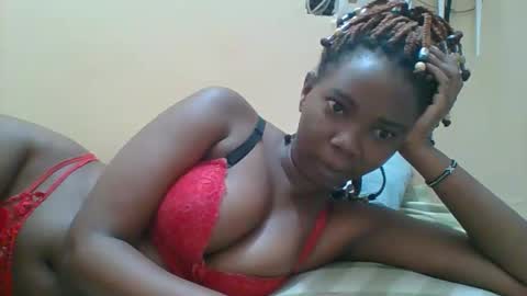 Snapshot of hotgodees chatting on 11.01.25 Queen online show from 11.01.25