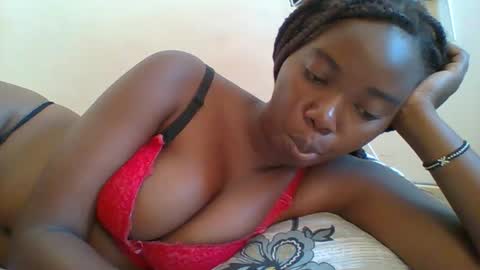 Snapshot of hotgodees chatting on 01.12.26 Queen online show from 01.12.26