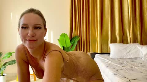 Snapshot of hotkatness chatting on 12.08.24 Kate stream 1200 pm -800 pm UTC 7 online show from 12.08.24