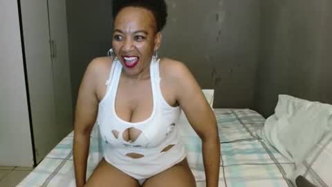 Snapshot of hotlilya chatting on 09.25.25 hotlilya online show from 09.25.25