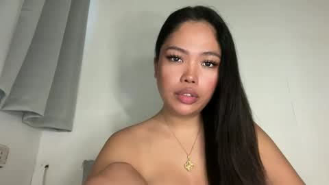 Snapshot of hotmermaidts chatting on 12.21.25 Eva online show from 12.21.25