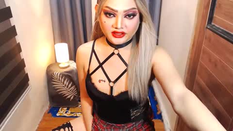 Snapshot of hotmistressmorgana chatting on 01.15.25 morgana online show from 01.15.25