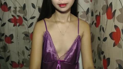 Snapshot of hotmom_gia chatting on 11.23.25 hotmom_gia online show from 11.23.25