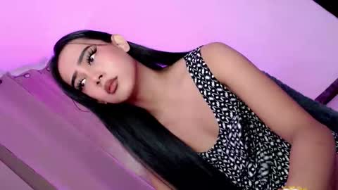 Snapshot of hotnaughty_beatrice chatting on 09.22.25 HOT BEATRICE online show from 09.22.25