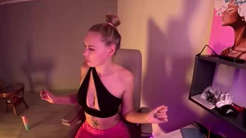 hotprincess2hot online show from 11.28.25