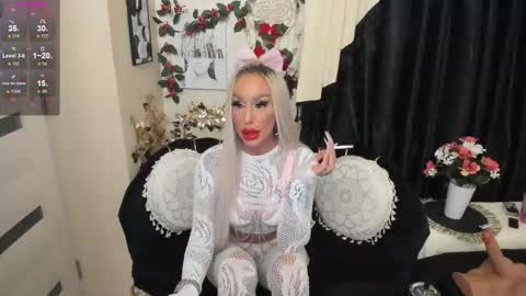 Snapshot of hotred69xxx chatting on 10.18.25 Delya- online show from 10.18.25