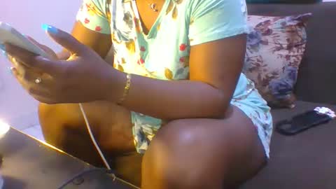 Snapshot of hotrinnah chatting on 10.29.25 hotrinnah online show from 10.29.25