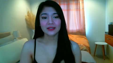 Snapshot of hotsweetangel00 chatting on 10.20.25 Sweet Angel online show from 10.20.25