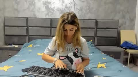 Snapshot of hottalicia2 chatting on 10.23.25 hottalicia2 online show from 10.23.25