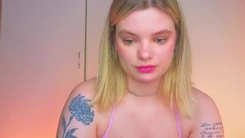 Snapshot of hottie_jane chatting on 06.14.26 Jane online show from 06.14.26