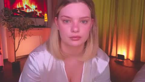 Snapshot of hottie_jane chatting on 07.25.26 Jane online show from 07.25.26