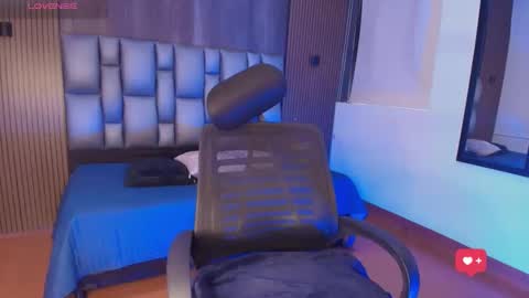 Juls online show from 05.04.26
