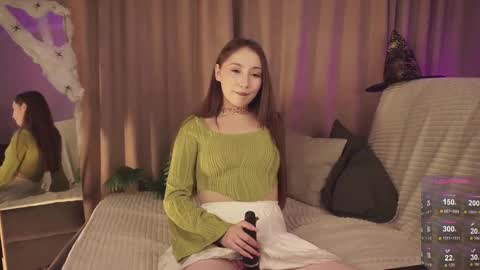 Snapshot of hottpeachh chatting on 10.19.25 hottpeachh online show from 10.19.25