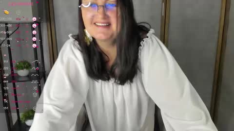 Snapshot of hottyannaa chatting on 11.22.25 Anna online show from 11.22.25