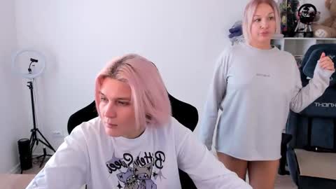 Nessie and Jessie online show from 10.18.25